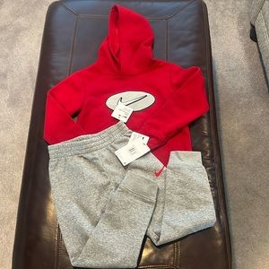 NWT Nike 2 piece set Boys size 6